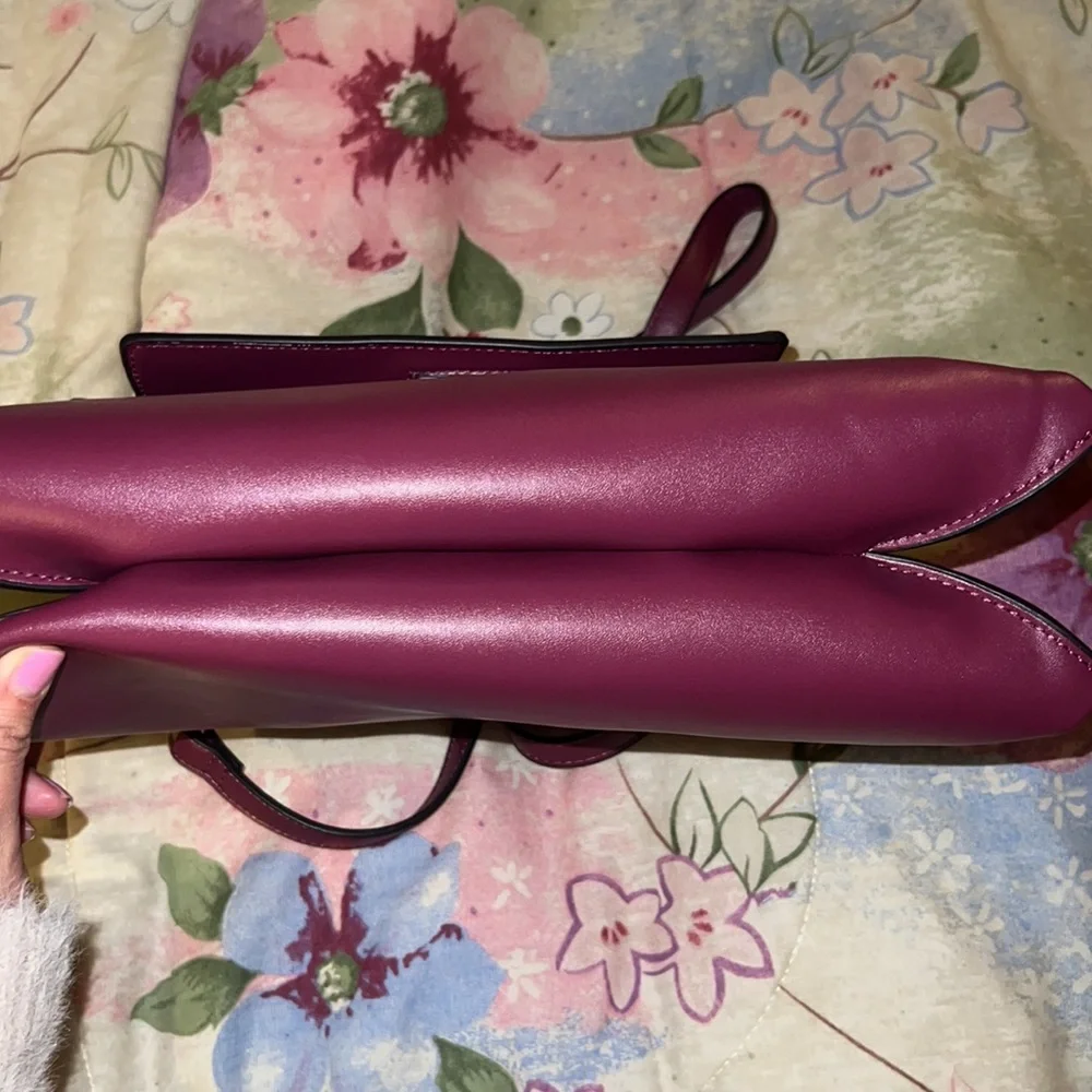 New burgundy maroon red handbag with straps - Picture 8 of 9